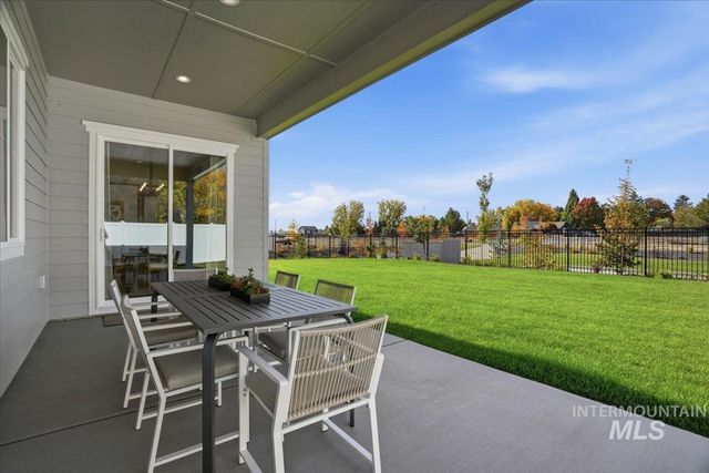 967 N Falling Water Way, Eagle, ID 83616