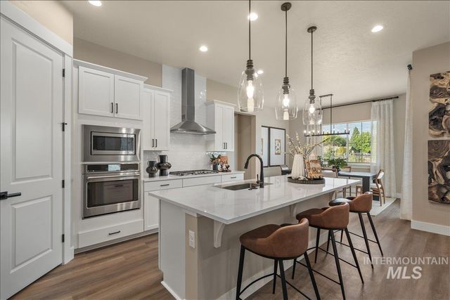 967 N Falling Water Way, Eagle, ID 83616