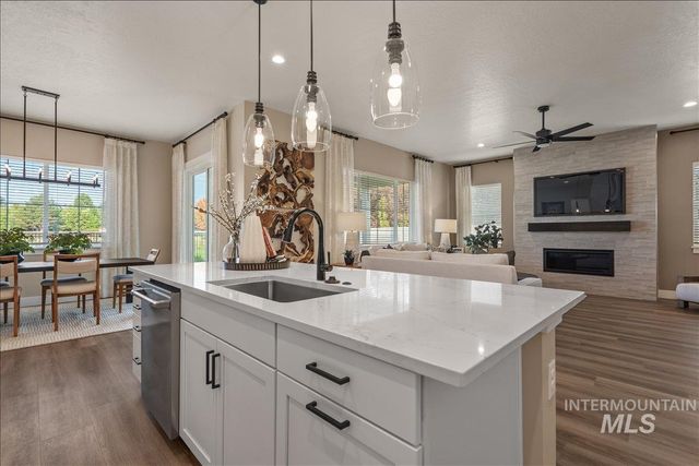 967 N Falling Water Way, Eagle, ID 83616