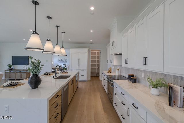 1048 Canyon Creek Place, Escondido, CA 92025