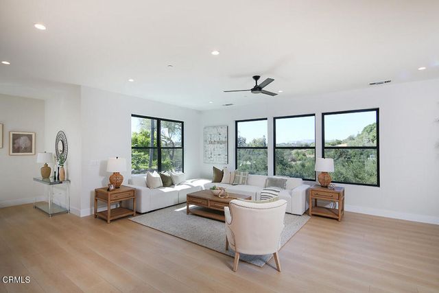 1048 Canyon Creek Place, Escondido, CA 92025