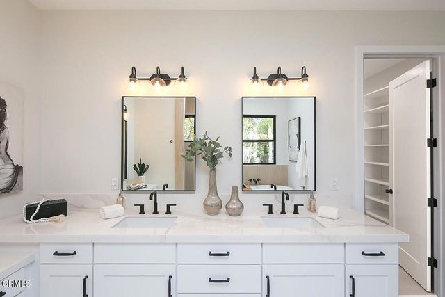 1048 Canyon Creek Place, Escondido, CA 92025