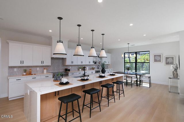 1048 Canyon Creek Place, Escondido, CA 92025