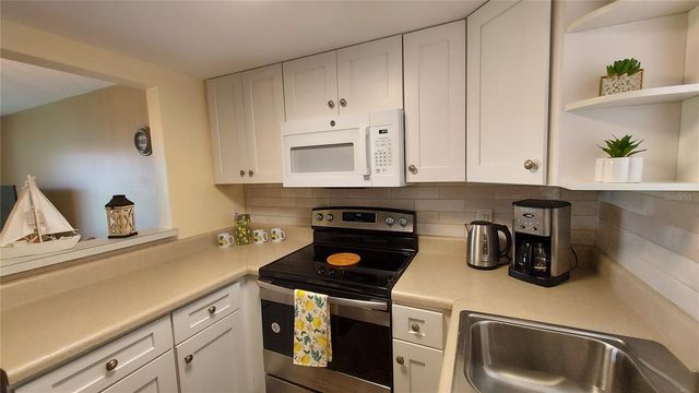 5154 TURQUOISE LANE 201, New Port Richey, FL 34652