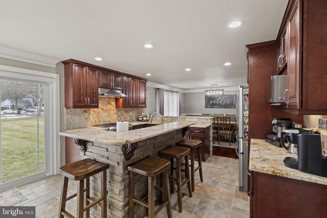 190 WESTOVER DR, Delran, NJ 08075