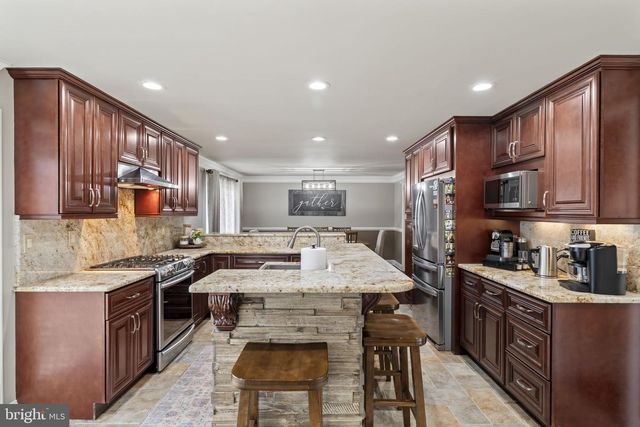 190 WESTOVER DR, Delran, NJ 08075