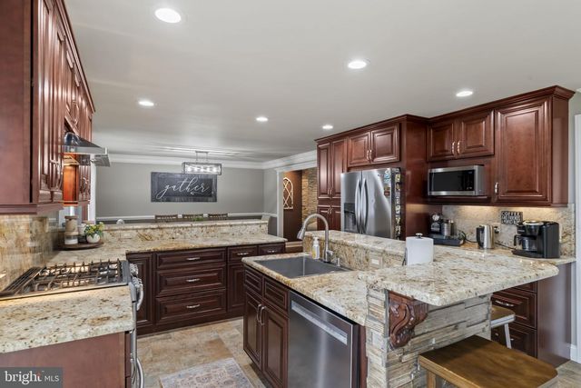 190 WESTOVER DR, Delran, NJ 08075