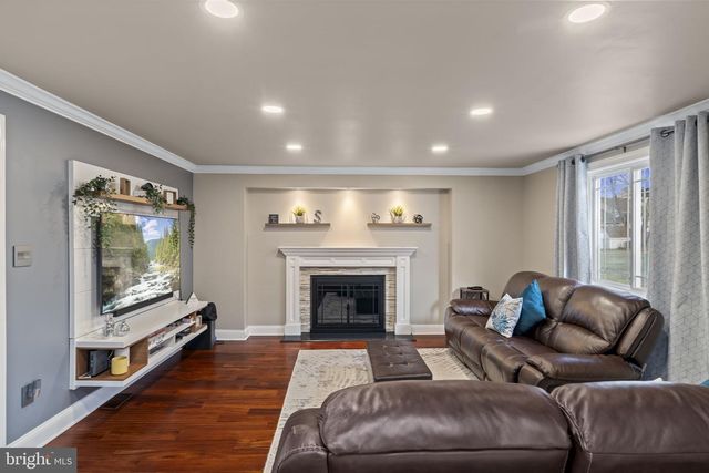 190 WESTOVER DR, Delran, NJ 08075