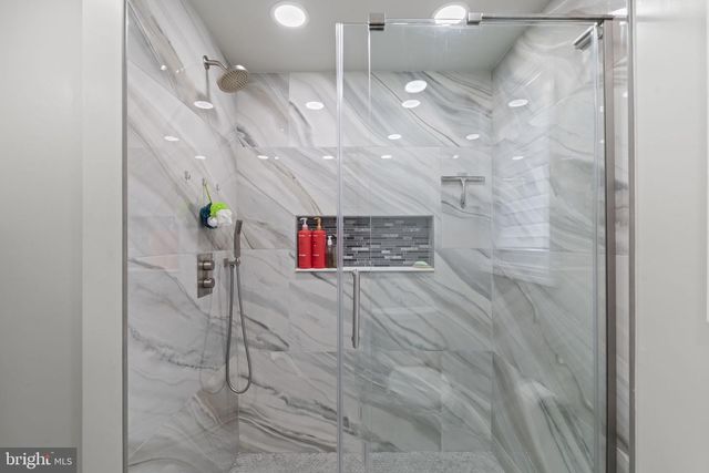 190 WESTOVER DR, Delran, NJ 08075