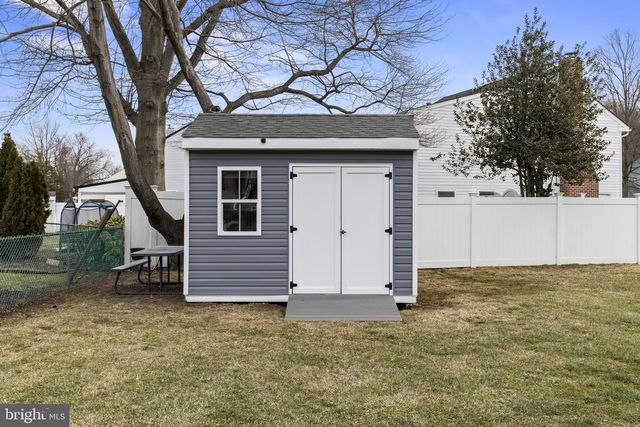 190 WESTOVER DR, Delran, NJ 08075