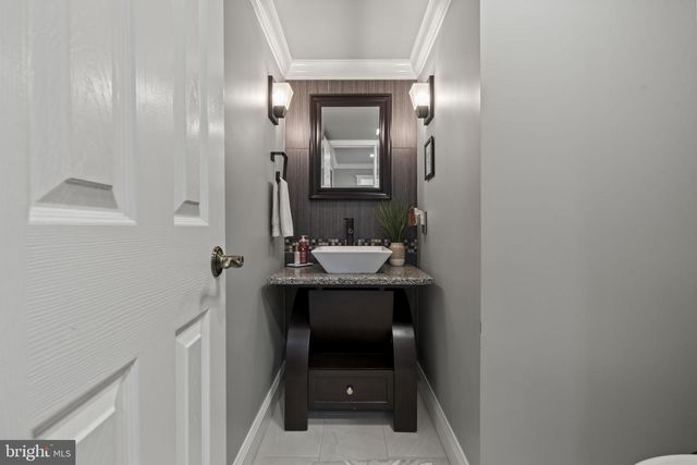 190 WESTOVER DR, Delran, NJ 08075