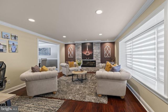 190 WESTOVER DR, Delran, NJ 08075