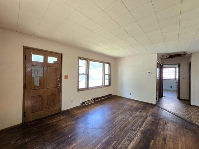 2939 W Carmen AVENUE, Milwaukee, WI 53209