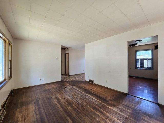 2939 W Carmen AVENUE, Milwaukee, WI 53209