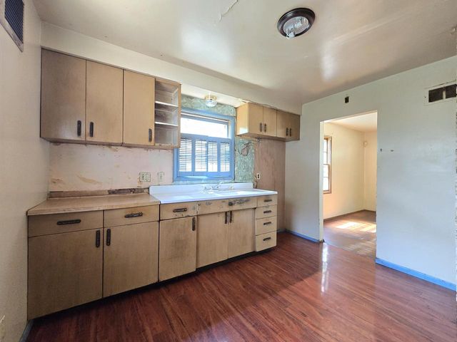 2939 W Carmen AVENUE, Milwaukee, WI 53209