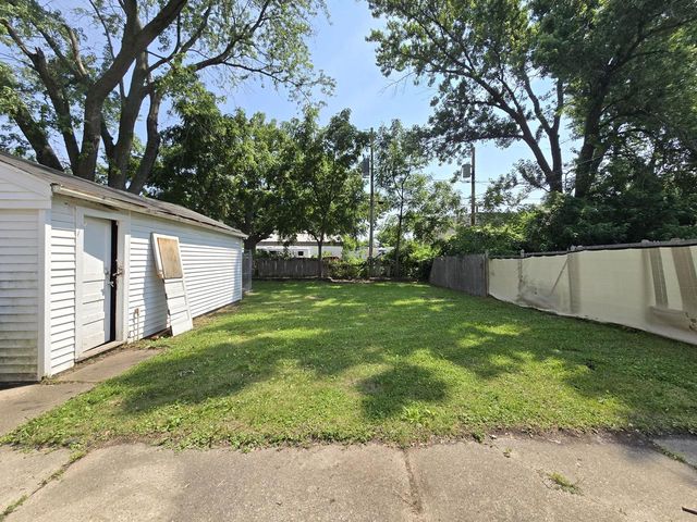 2939 W Carmen AVENUE, Milwaukee, WI 53209