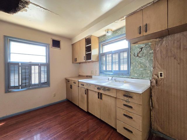 2939 W Carmen AVENUE, Milwaukee, WI 53209