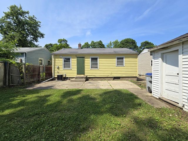 2939 W Carmen AVENUE, Milwaukee, WI 53209