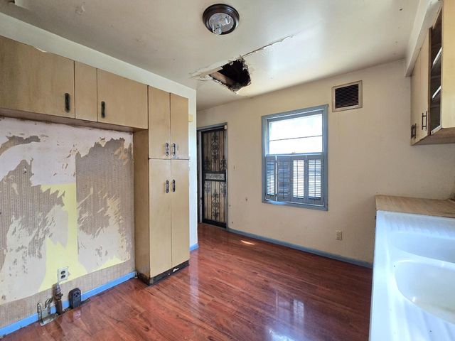 2939 W Carmen AVENUE, Milwaukee, WI 53209