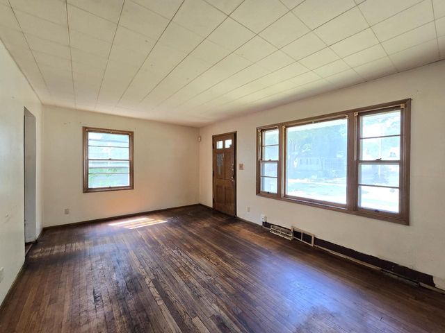 2939 W Carmen AVENUE, Milwaukee, WI 53209