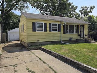 2939 W Carmen AVENUE, Milwaukee, WI 53209