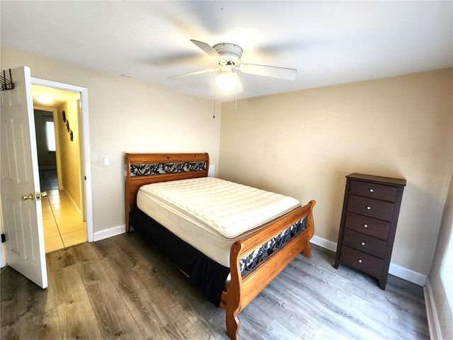 2720 HIDDEN LAKE BOULEVARD B, Sarasota, FL 34237