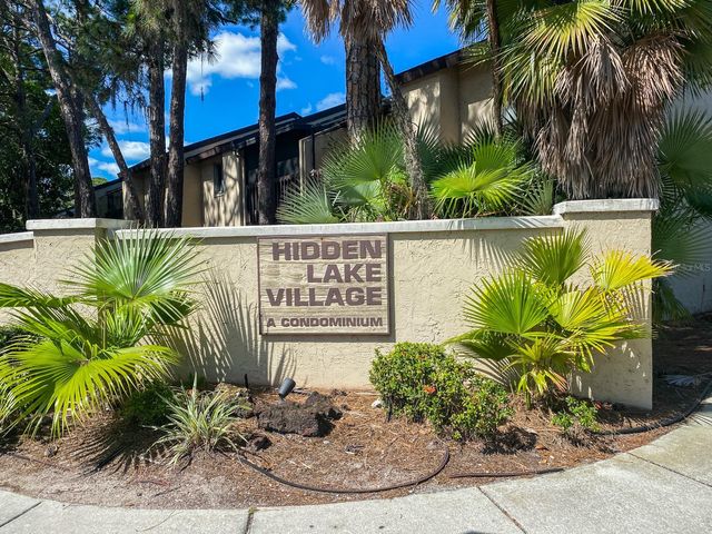 2720 HIDDEN LAKE BOULEVARD B, Sarasota, FL 34237