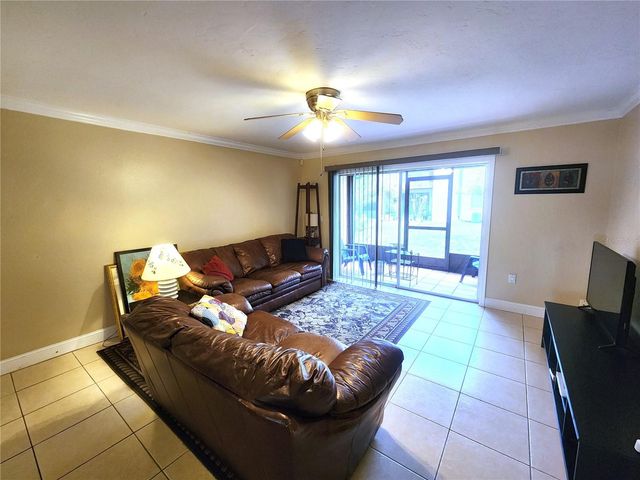 2720 HIDDEN LAKE BOULEVARD B, Sarasota, FL 34237