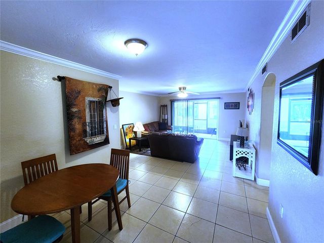 2720 HIDDEN LAKE BOULEVARD B, Sarasota, FL 34237