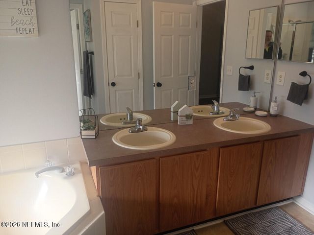 694 CHERRY BARK Drive, Jacksonville, FL 32218