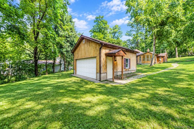 5 Jacobs Lane, Wading River, NY 11792