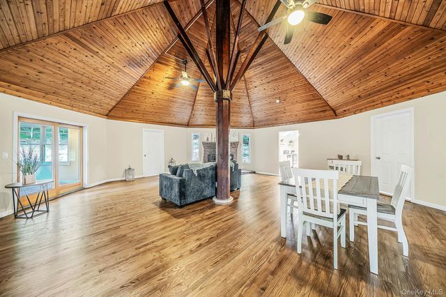 5 Jacobs Lane, Wading River, NY 11792