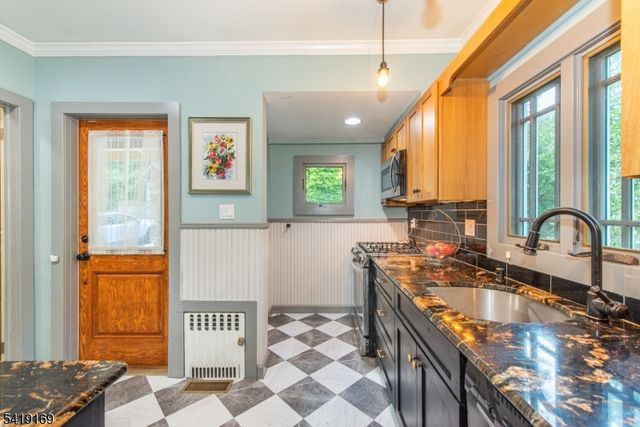 530 Up Mountain Avenue, Montclair Twp., NJ 07006