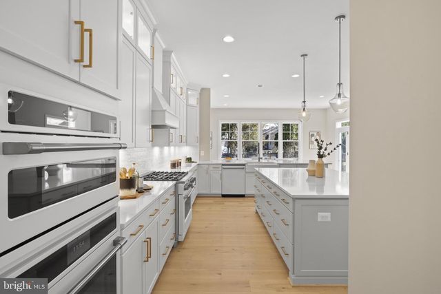 404 WINDOVER CT NW, Vienna, VA 22180