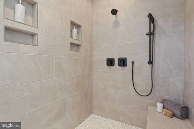 404 WINDOVER CT NW, Vienna, VA 22180