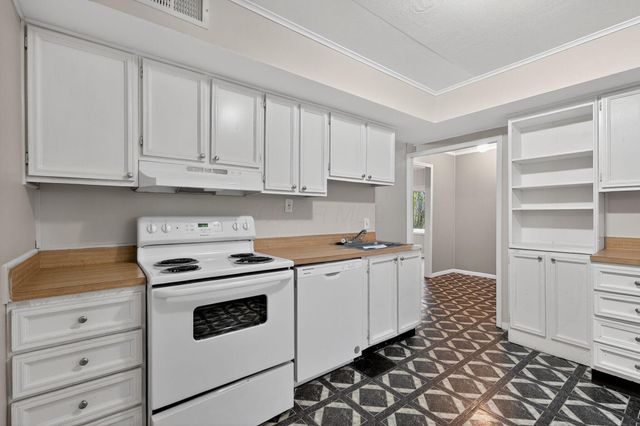 290 S Hampton Road, Columbus, OH 43213