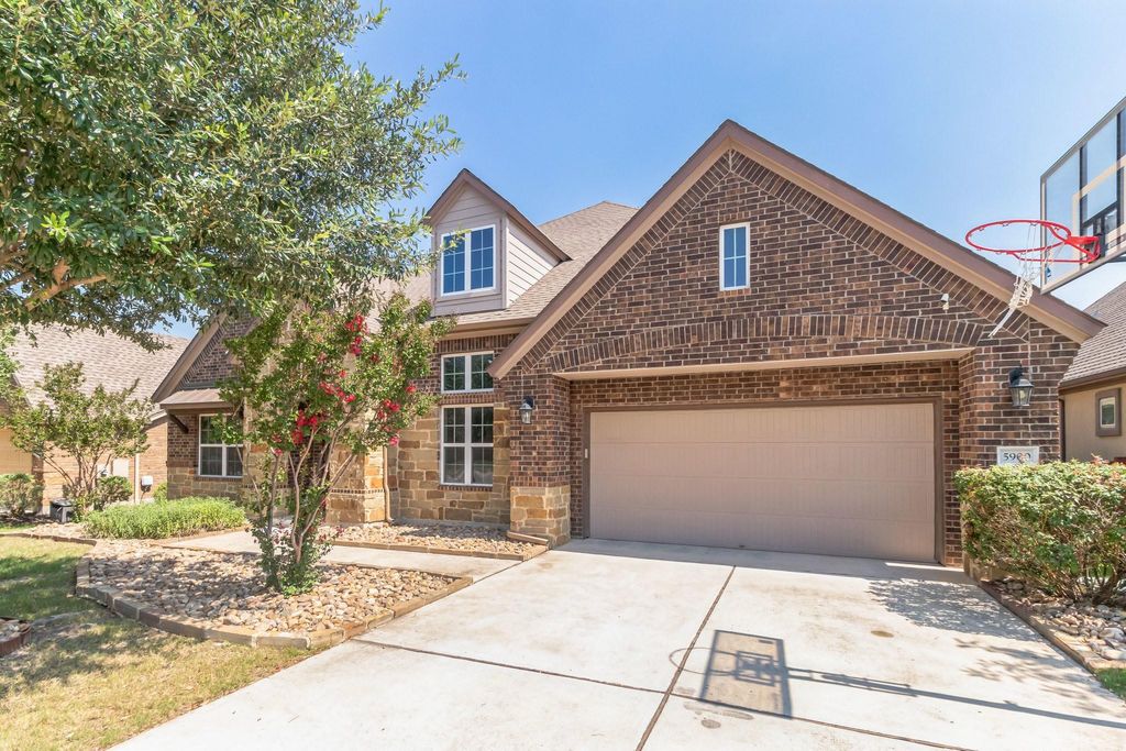 5900 Lipan Apache BND, Austin, TX 78738
