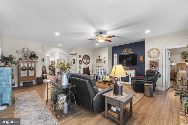 7 STONERS CIR, Littlestown, PA 17340