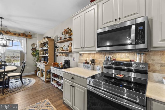 7 STONERS CIR, Littlestown, PA 17340