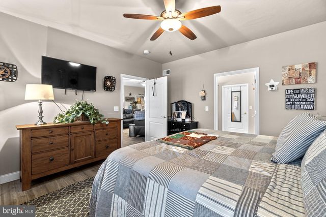 7 STONERS CIR, Littlestown, PA 17340