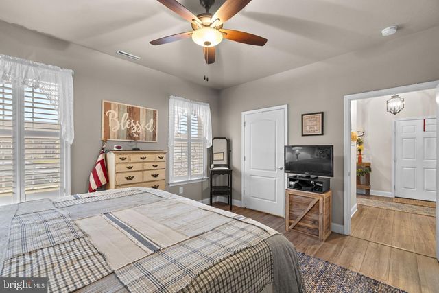 7 STONERS CIR, Littlestown, PA 17340