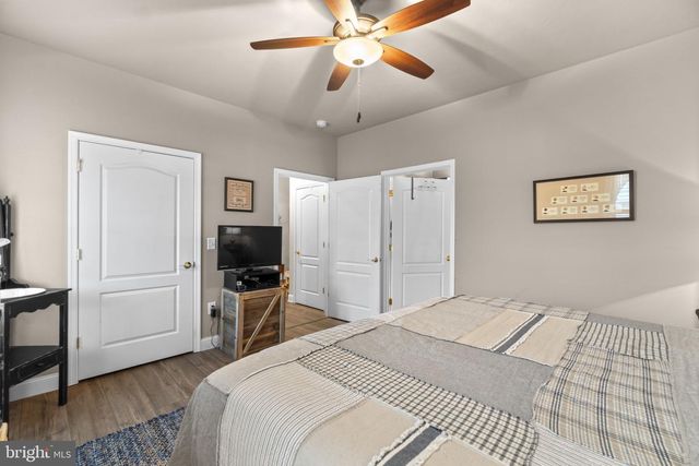 7 STONERS CIR, Littlestown, PA 17340