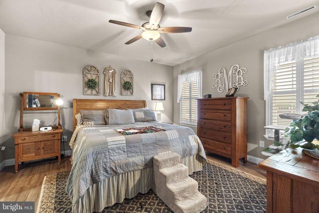 7 STONERS CIR, Littlestown, PA 17340