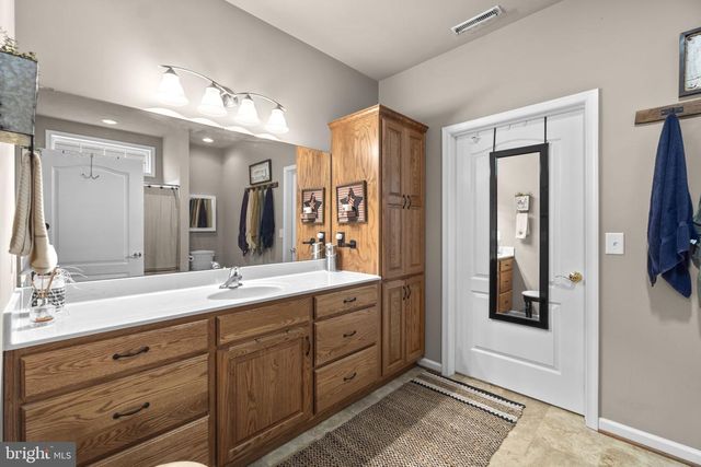 7 STONERS CIR, Littlestown, PA 17340