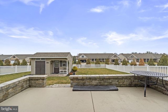 7 STONERS CIR, Littlestown, PA 17340