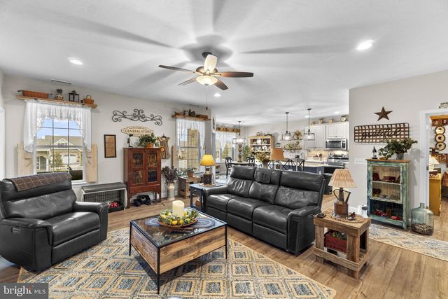 7 STONERS CIR, Littlestown, PA 17340