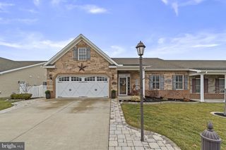 7 STONERS CIR, Littlestown, PA 17340