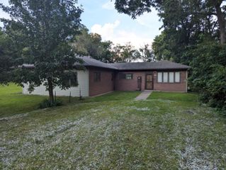 1920 Cottonwood Lane, Waterloo, IA 50703