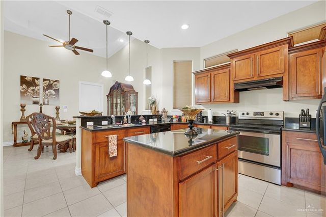 800 E Balboa Avenue, Mcallen, TX 78503