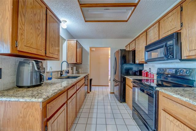 304 Bradgate Drive, Yukon, OK 73099